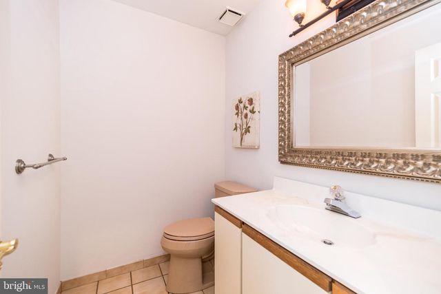 6 CHASE CIR, Fort Washington, PA 19034