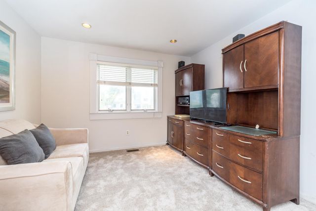 6 CHASE CIR, Fort Washington, PA 19034