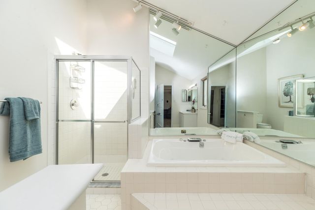 6 CHASE CIR, Fort Washington, PA 19034