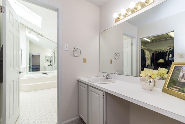 6 CHASE CIR, Fort Washington, PA 19034