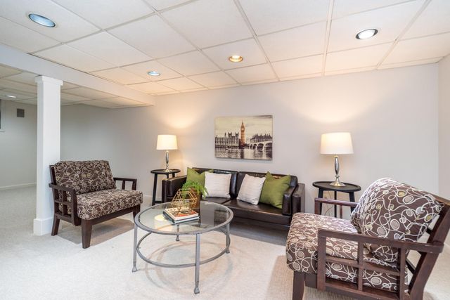 6 CHASE CIR, Fort Washington, PA 19034