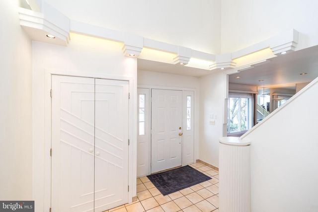 6 CHASE CIR, Fort Washington, PA 19034