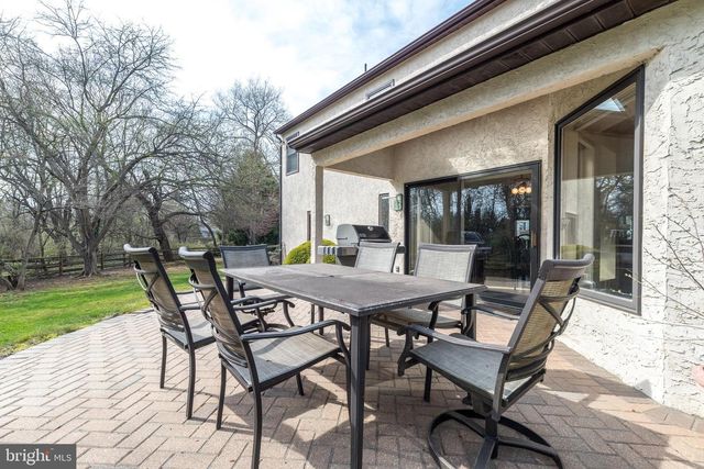 6 CHASE CIR, Fort Washington, PA 19034