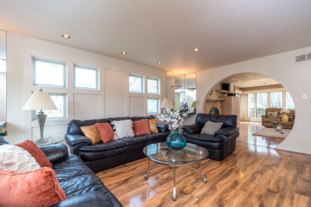 6 CHASE CIR, Fort Washington, PA 19034