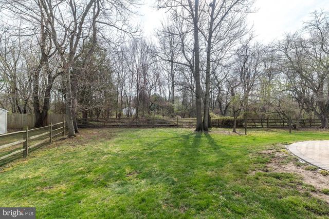 6 CHASE CIR, Fort Washington, PA 19034