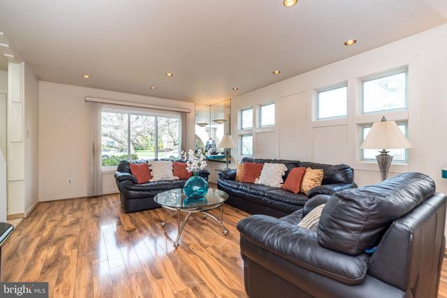 6 CHASE CIR, Fort Washington, PA 19034