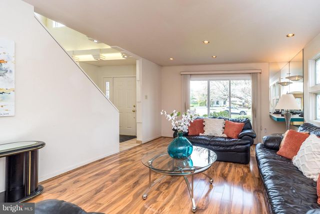 6 CHASE CIR, Fort Washington, PA 19034