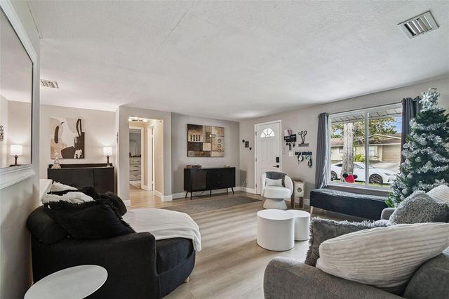 49 VALENCIA CIRCLE, Safety Harbor, FL 34695