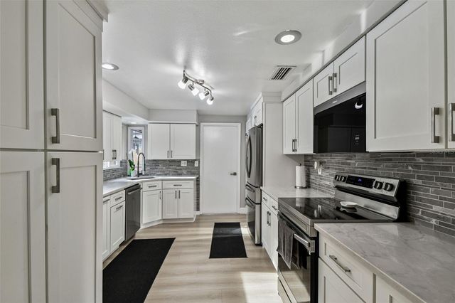 49 VALENCIA CIRCLE, Safety Harbor, FL 34695