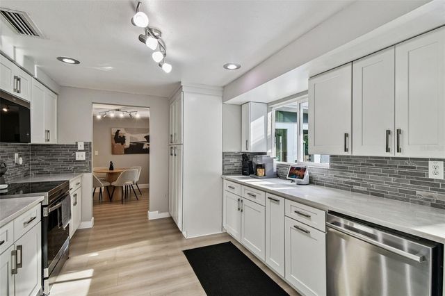 49 VALENCIA CIRCLE, Safety Harbor, FL 34695