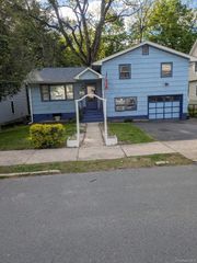 44 Commonwealth Avenue, Middletown, NY 10940