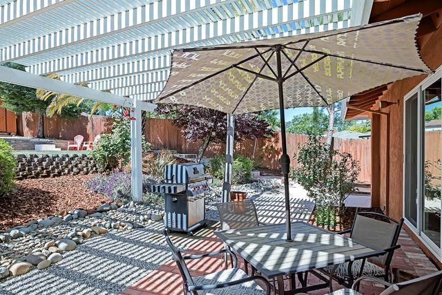 2954 Oakleaf Dr, Cameron Park, CA 95682