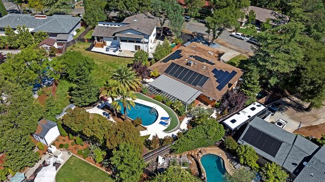 2954 Oakleaf Dr, Cameron Park, CA 95682