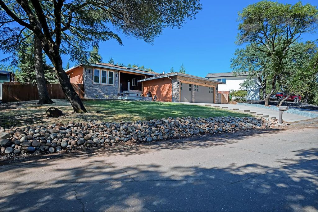 2954 Oakleaf Dr, Cameron Park, CA 95682