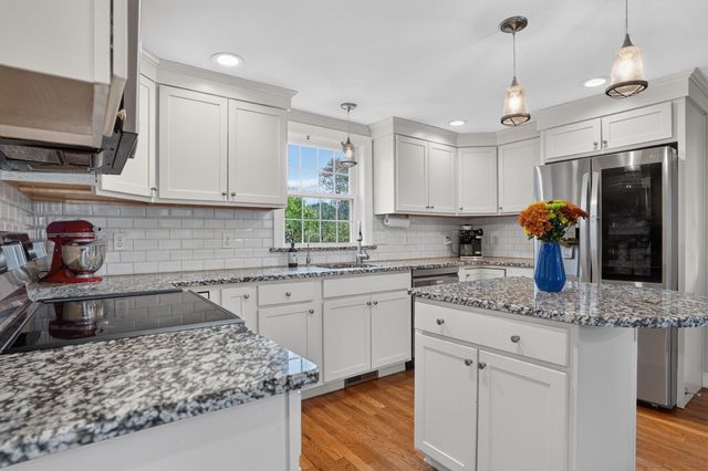 15 Lowell Mason Rd, Medfield, MA 02052