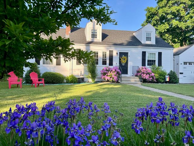 15 Lowell Mason Rd, Medfield, MA 02052