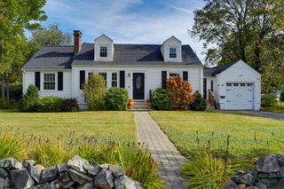 15 Lowell Mason Rd, Medfield, MA 02052