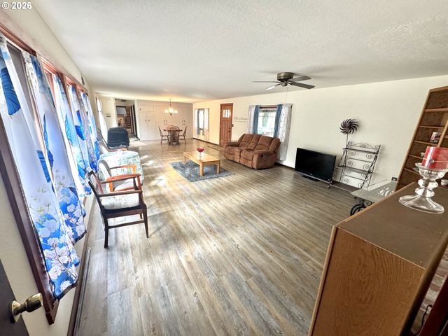 86764 Sydnam Ln, Bandon, OR 97411