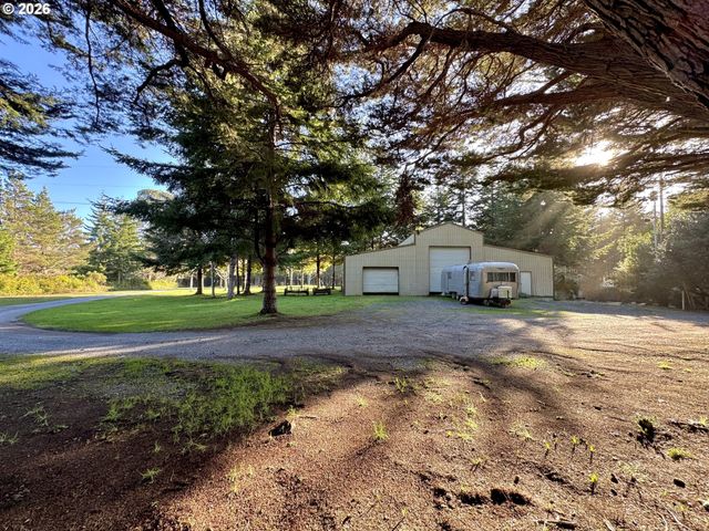 86764 Sydnam Ln, Bandon, OR 97411