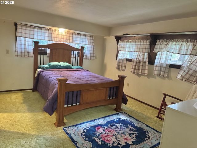 86764 Sydnam Ln, Bandon, OR 97411