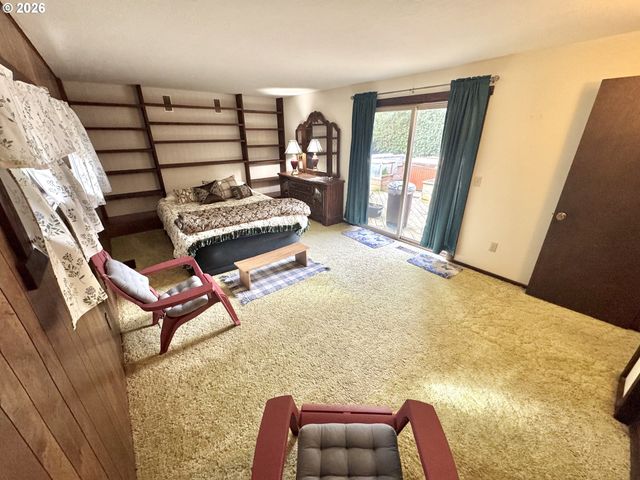 86764 Sydnam Ln, Bandon, OR 97411