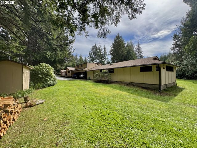 86764 Sydnam Ln, Bandon, OR 97411