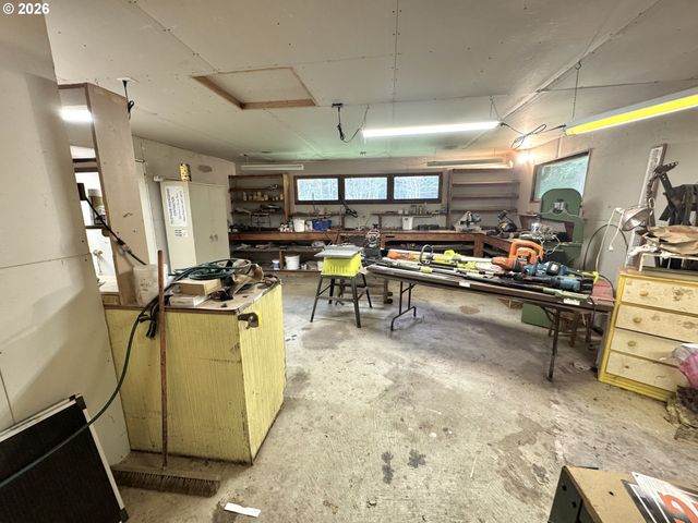 86764 Sydnam Ln, Bandon, OR 97411