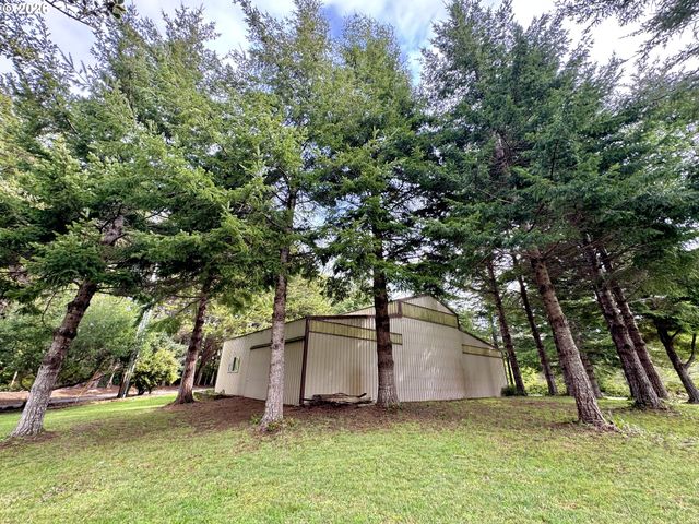 86764 Sydnam Ln, Bandon, OR 97411