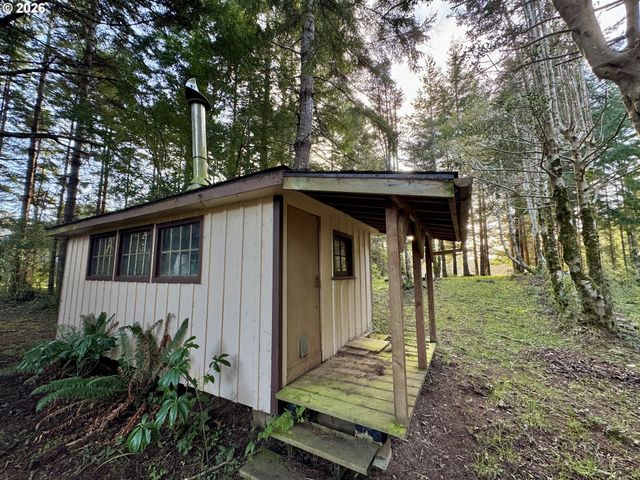 86764 Sydnam Ln, Bandon, OR 97411