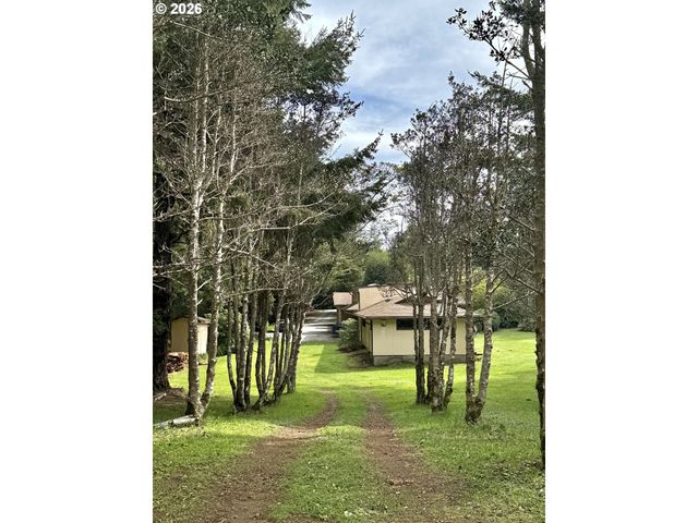 86764 Sydnam Ln, Bandon, OR 97411
