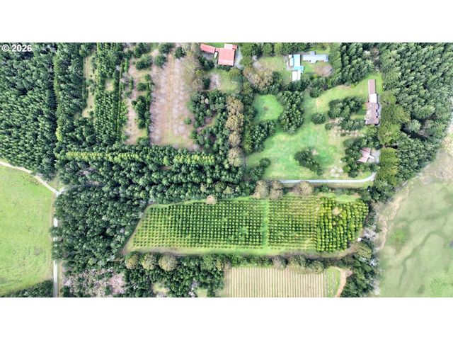 86764 Sydnam Ln, Bandon, OR 97411