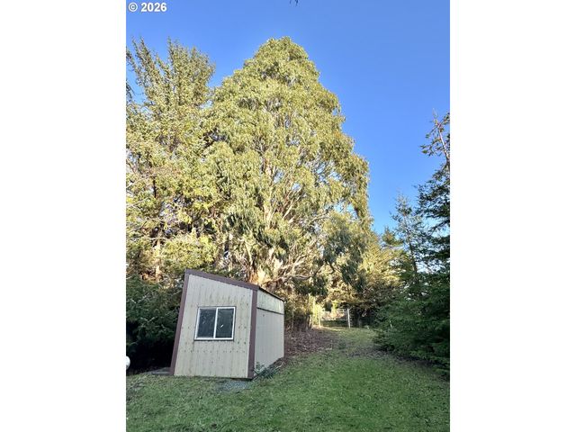 86764 Sydnam Ln, Bandon, OR 97411