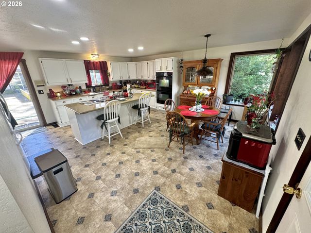 86764 Sydnam Ln, Bandon, OR 97411