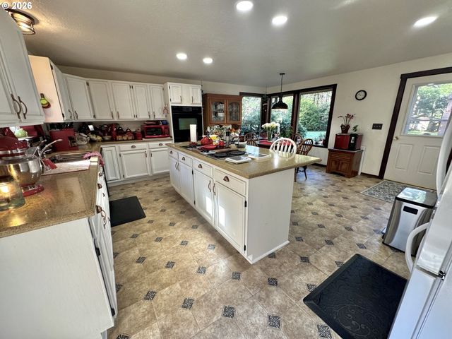 86764 Sydnam Ln, Bandon, OR 97411