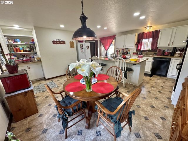 86764 Sydnam Ln, Bandon, OR 97411