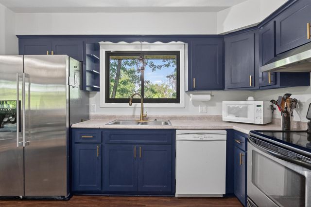 26583 Everton Circle, Wyoming, MN 55092
