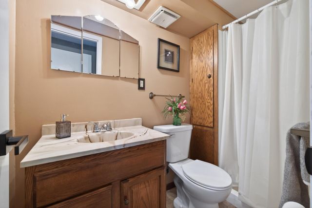 26583 Everton Circle, Wyoming, MN 55092