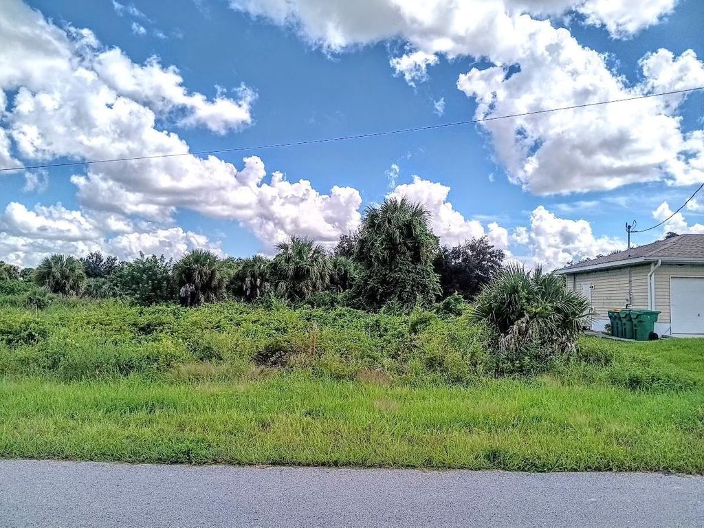 100 Flanders Street, Port Charlotte, FL 33954