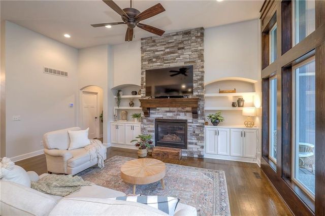 1537 Woodland Road, Greenwood, MO 64034