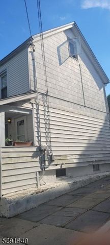13 Pine St, Passaic City, NJ 07055