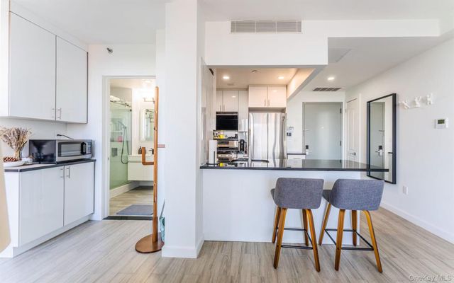 144-27 Sanford Avenue 8O, Flushing, NY 11355