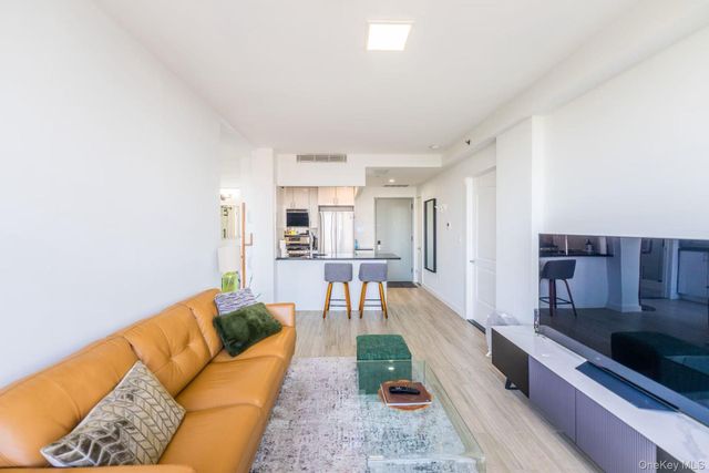 144-27 Sanford Avenue 8O, Flushing, NY 11355