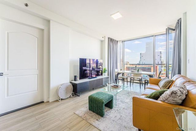 144-27 Sanford Avenue 8O, Flushing, NY 11355