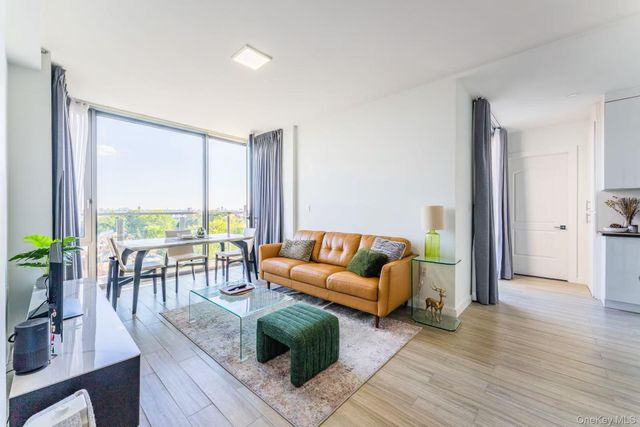 144-27 Sanford Avenue 8O, Flushing, NY 11355