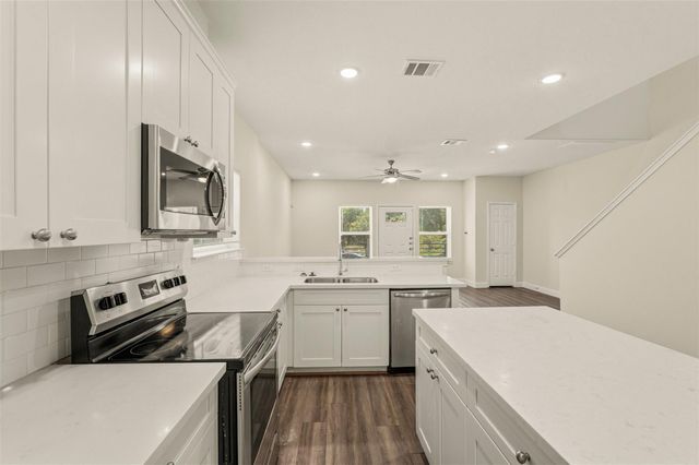 2218 Bringhurst Street B, Houston, TX 77026
