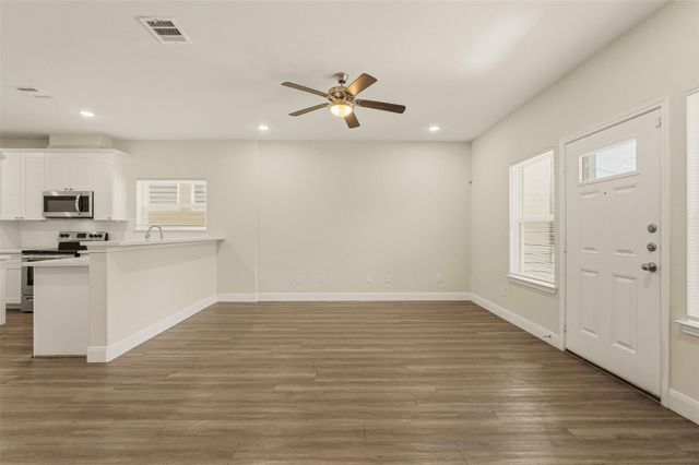 2218 Bringhurst Street B, Houston, TX 77026