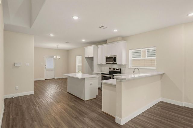 2218 Bringhurst Street B, Houston, TX 77026