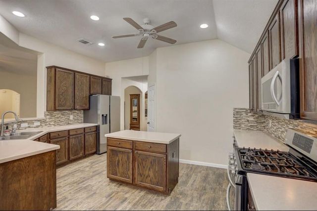 90 N Creekmist Place, The Woodlands, TX 77385