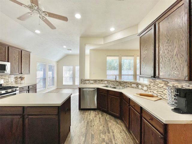 90 N Creekmist Place, The Woodlands, TX 77385