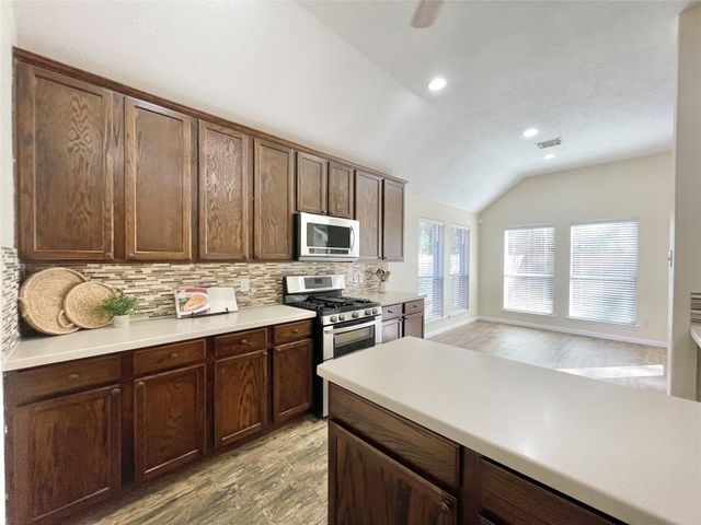 90 N Creekmist Place, The Woodlands, TX 77385